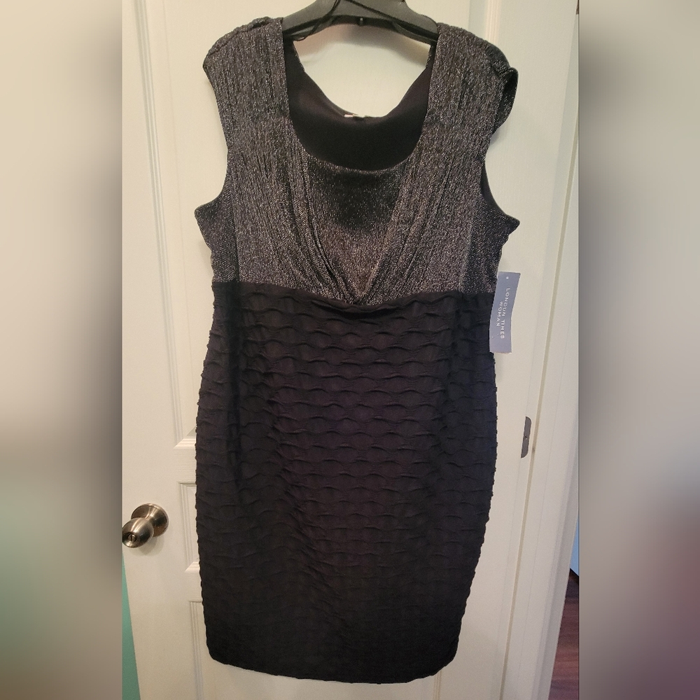 Black sleeveless dress